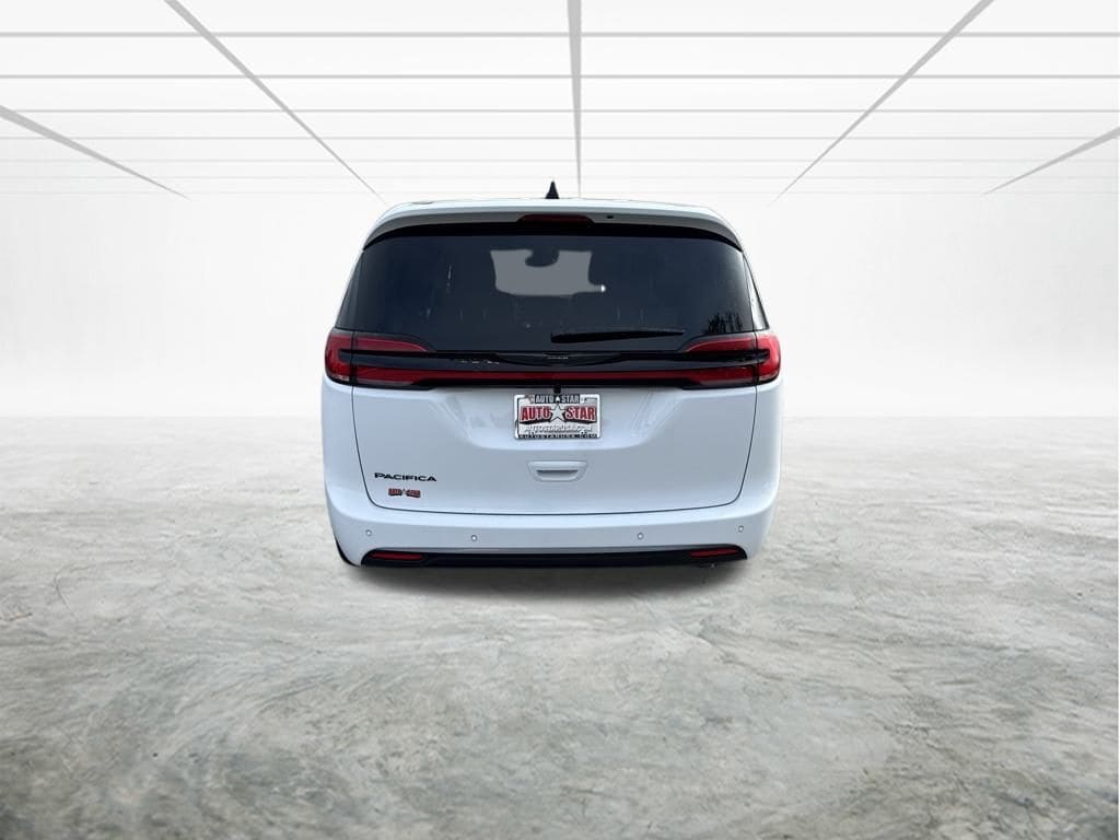 New 2026 Chrysler Pacifica Select Passenger Van