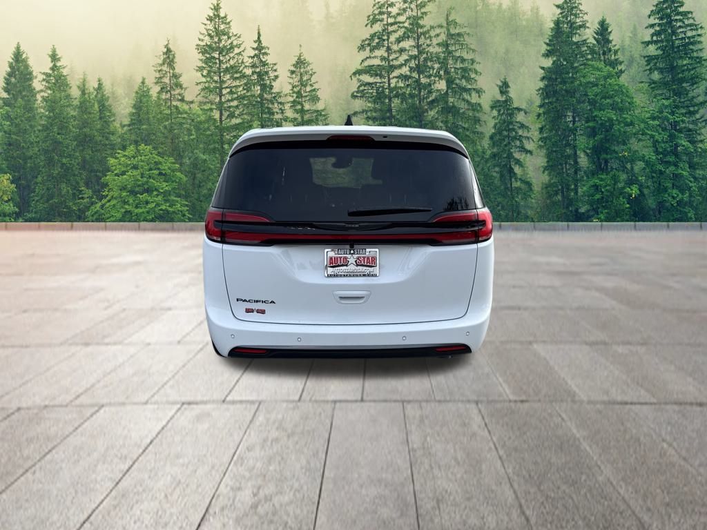 2026 Chrysler Pacifica photo 3