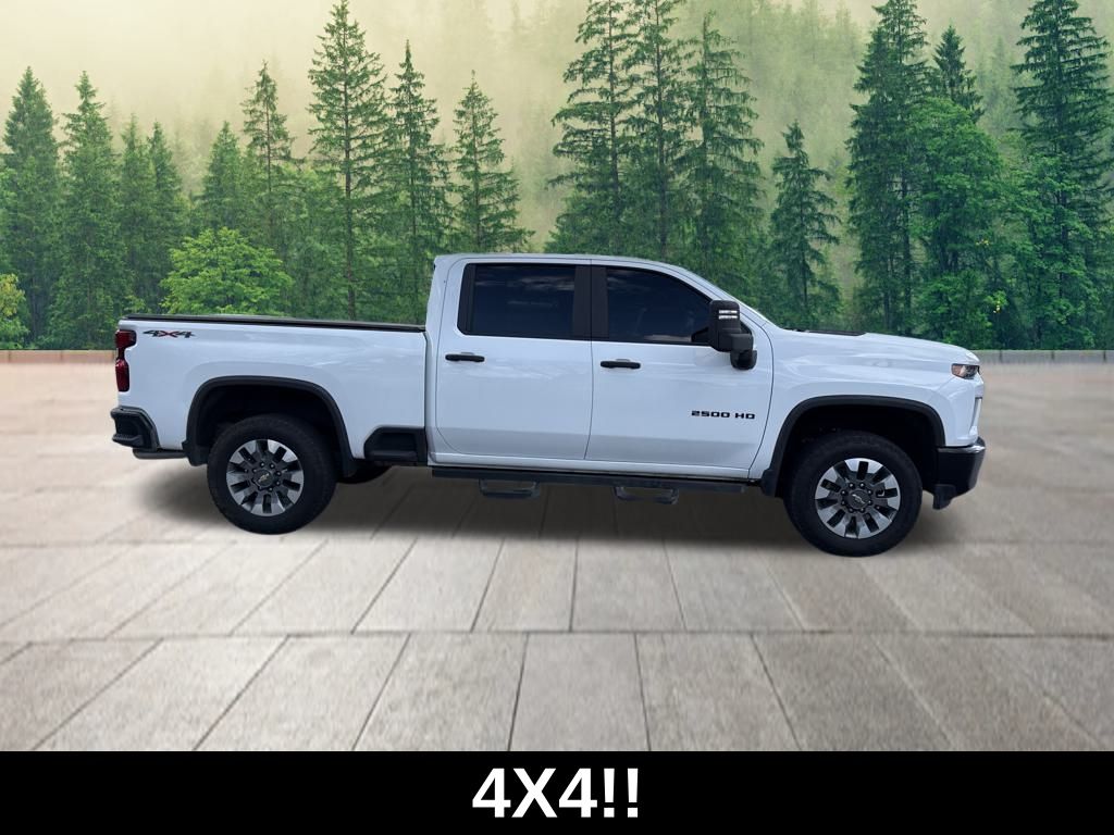 2022 Chevrolet Silverado 2500HD Custom photo 2