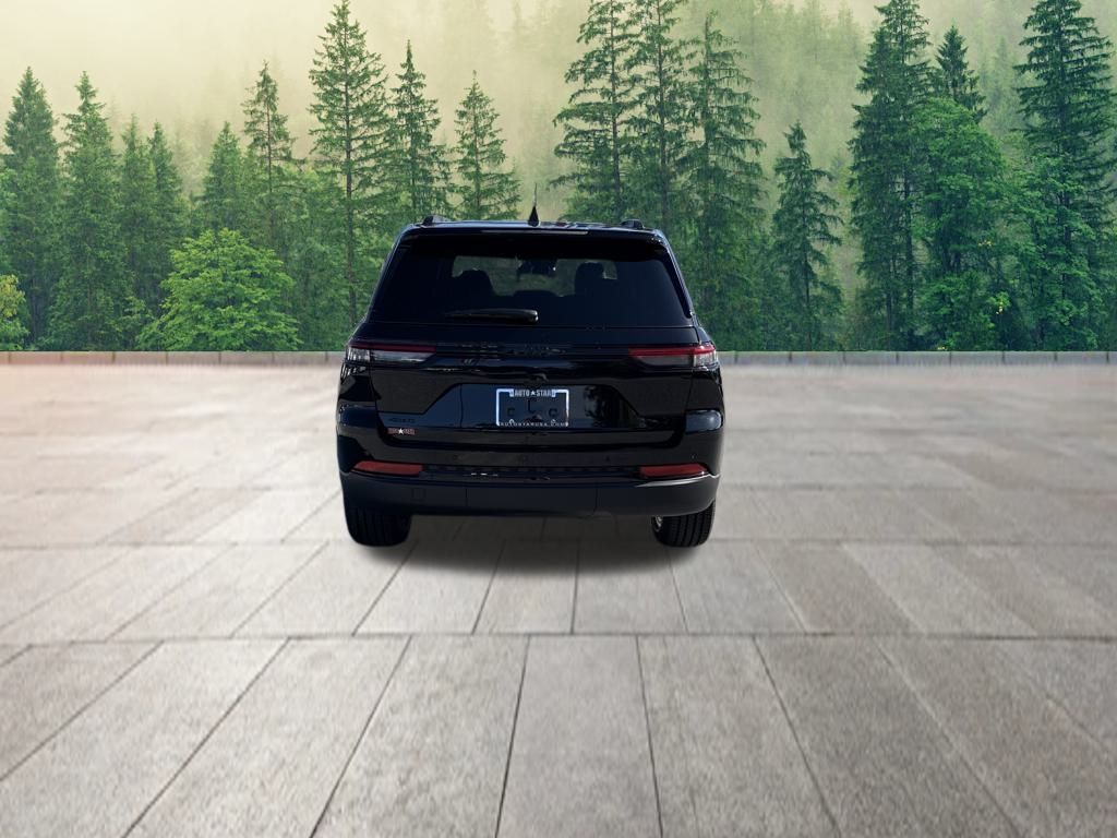 2025 Jeep Grand Cherokee Altitude photo 3
