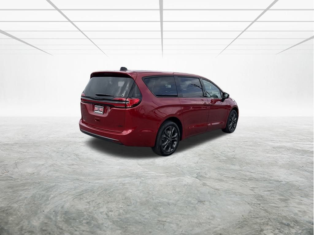 2026 Chrysler Pacifica photo 3