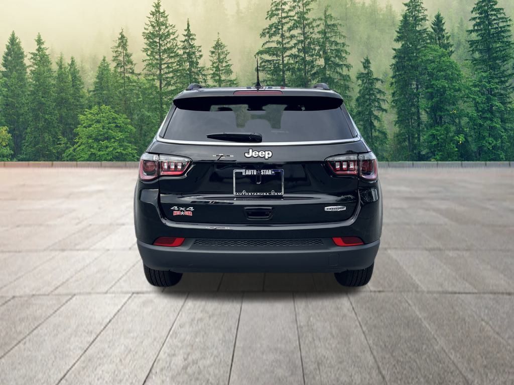 2025 Jeep Compass Latitude photo 3
