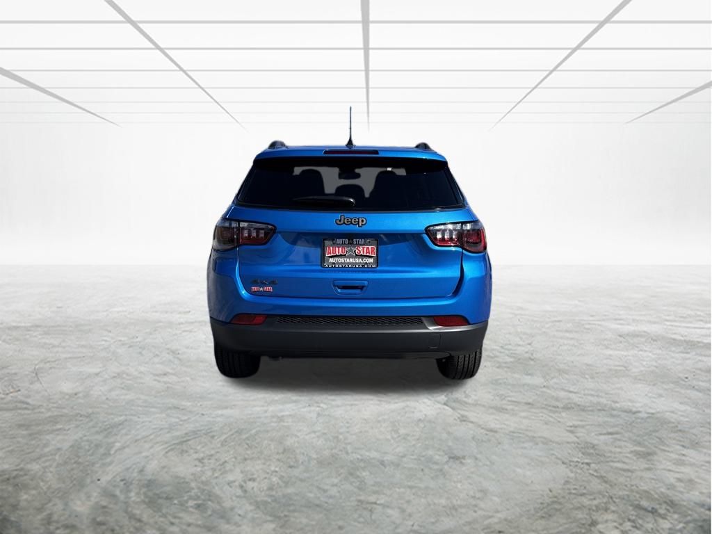 2026 Jeep Compass Latitude photo 2