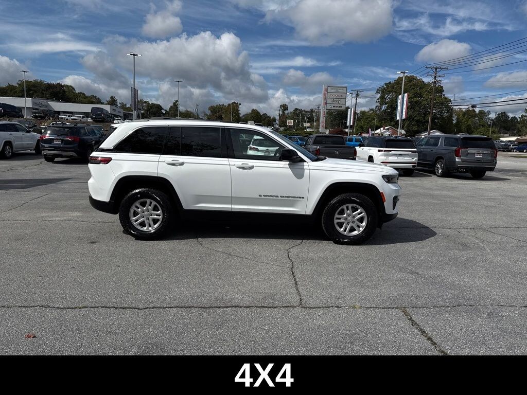 Used 2022 Jeep Grand Cherokee Laredo SUV