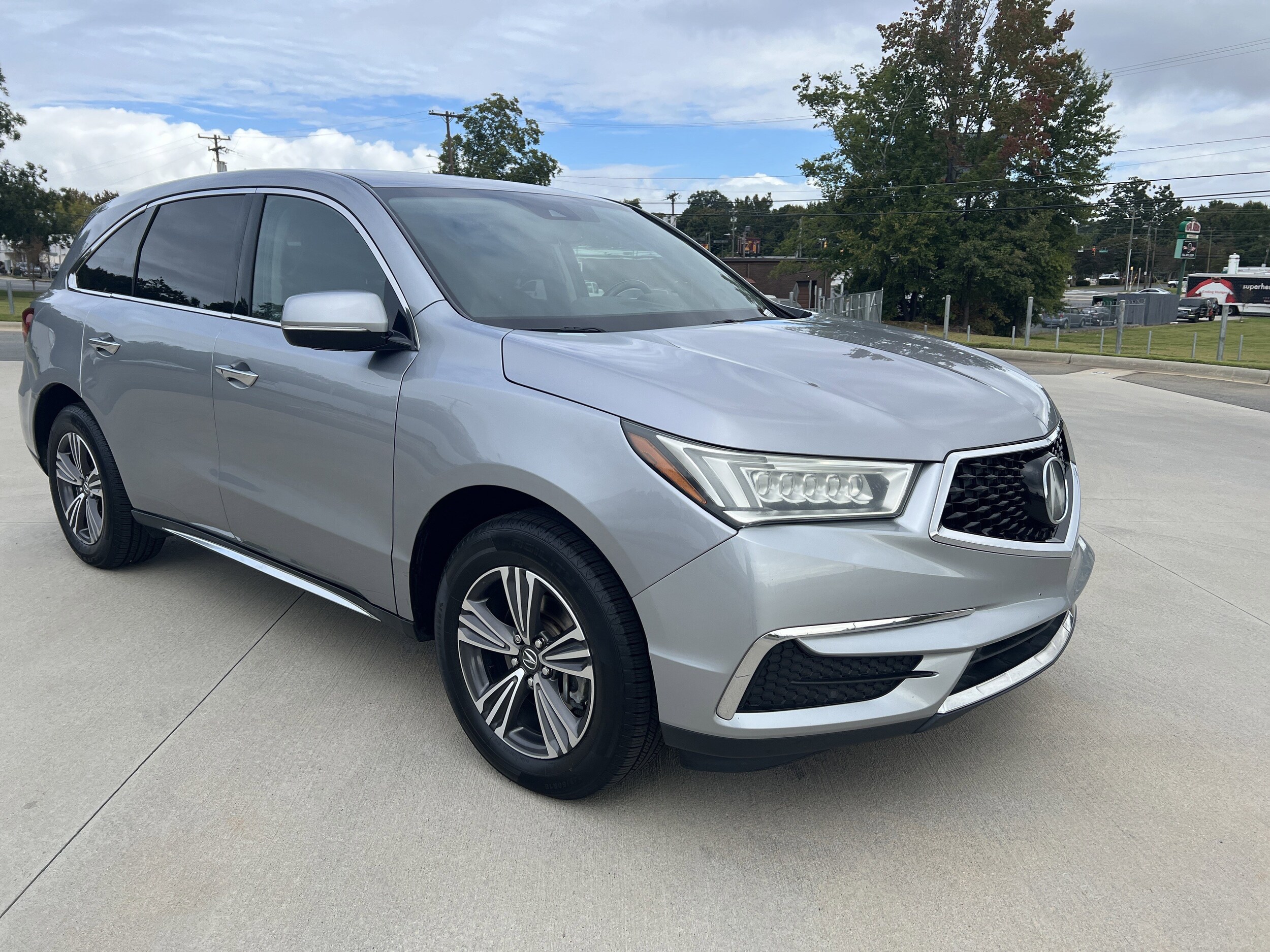 2017 Acura MDX SH-AWD photo 2