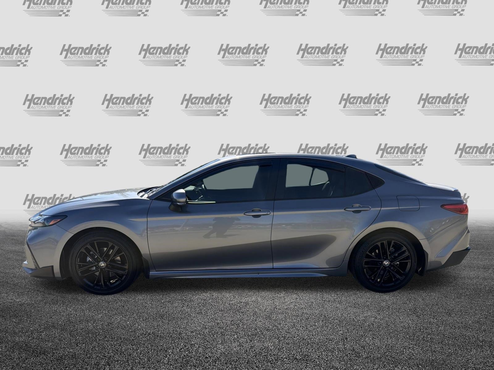 2025 Toyota Camry SE photo 6