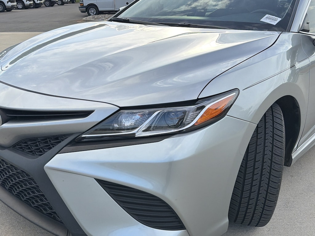 Used 2018 Toyota Camry SE Sedan