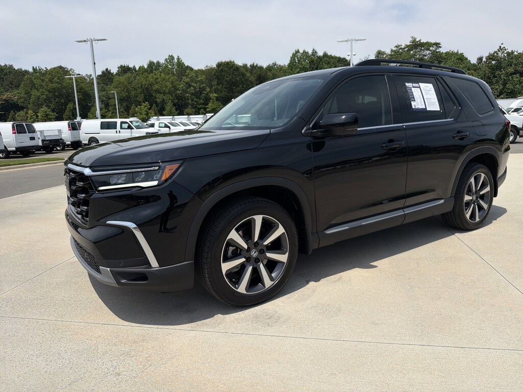Used 2025 Honda Pilot Elite SUV