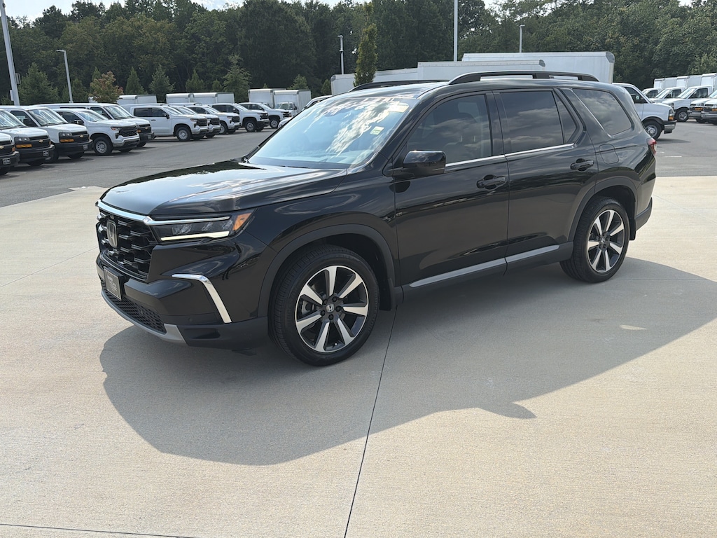 Used 2025 Honda Pilot Elite SUV