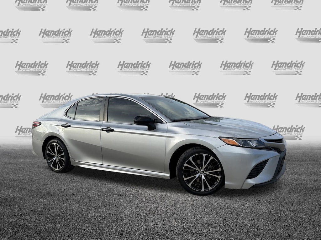 Used 2018 Toyota Camry SE Sedan