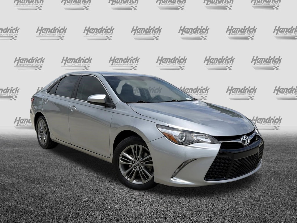 Used 2015 Toyota Camry SE Sedan