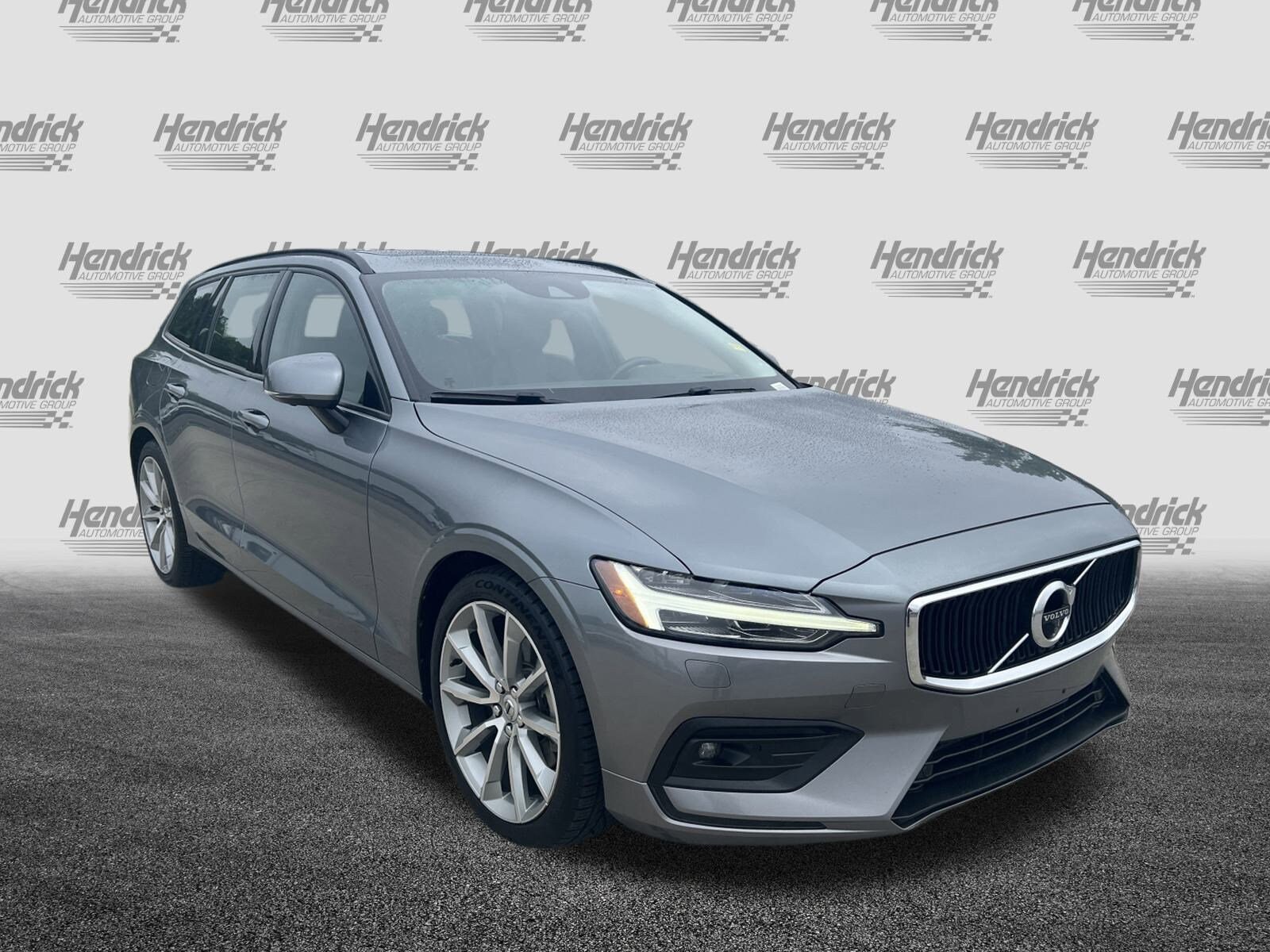 2020 Volvo V60 Momentum photo 2