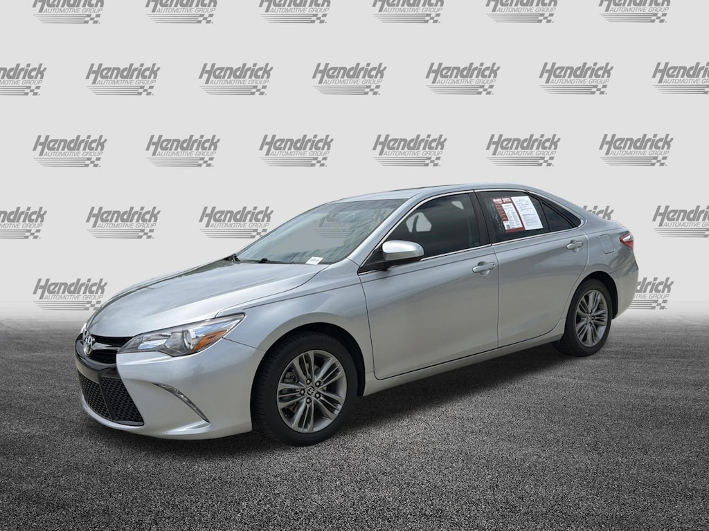 Used 2015 Toyota Camry SE Sedan