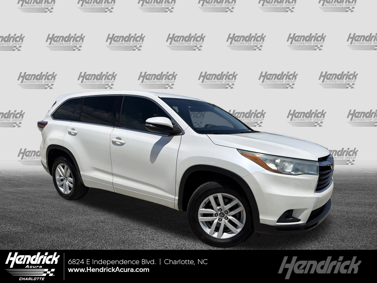 2016 Toyota Highlander LE Plus V6's photo