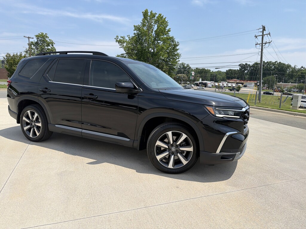 Used 2025 Honda Pilot Elite SUV