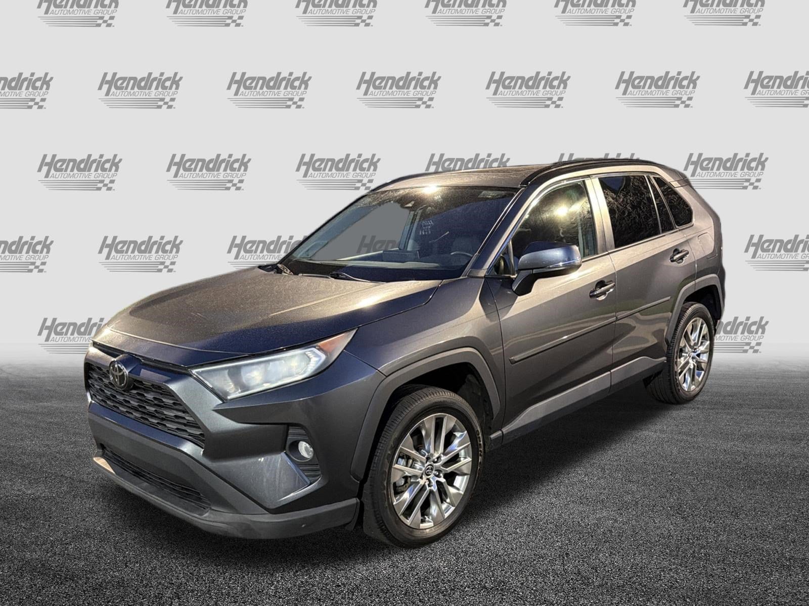 2021 Toyota RAV4 XLE Premium photo 4