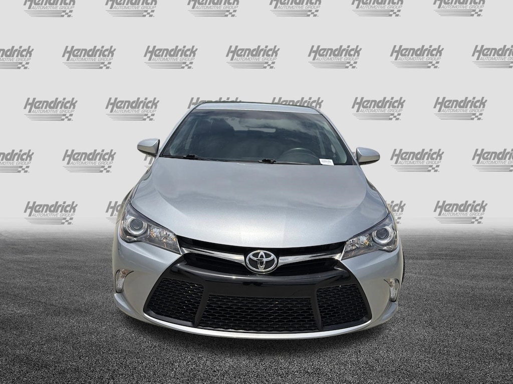 Used 2015 Toyota Camry SE Sedan