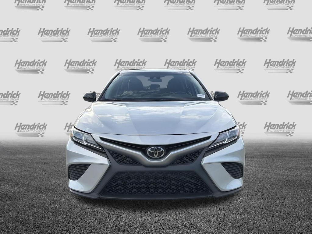 Used 2018 Toyota Camry SE Sedan