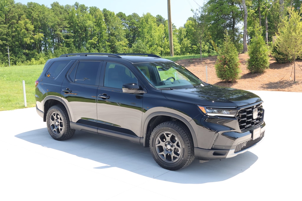 Used 2025 Honda Pilot TrailSport SUV