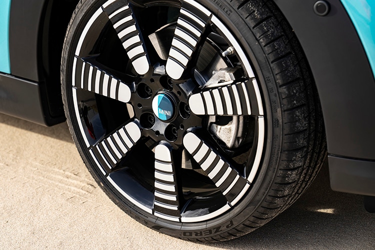 MINI_Seaside_Alloy_Wheels_Hendrick_Car.jpg