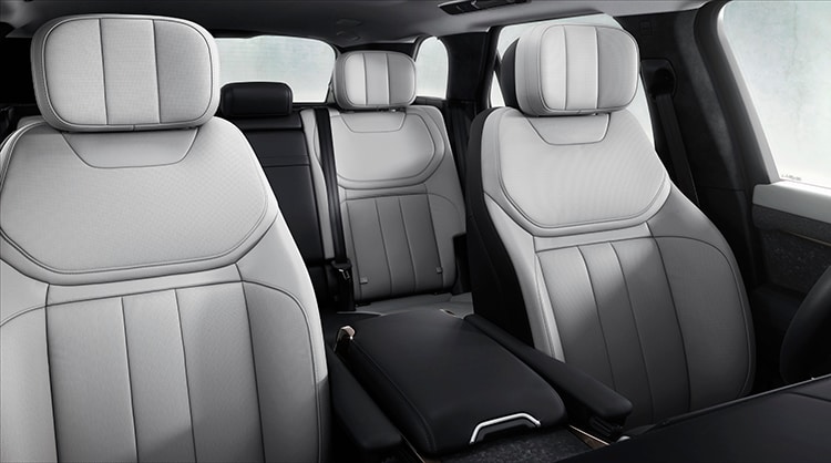 2023 Range Rover interior view2.jpg