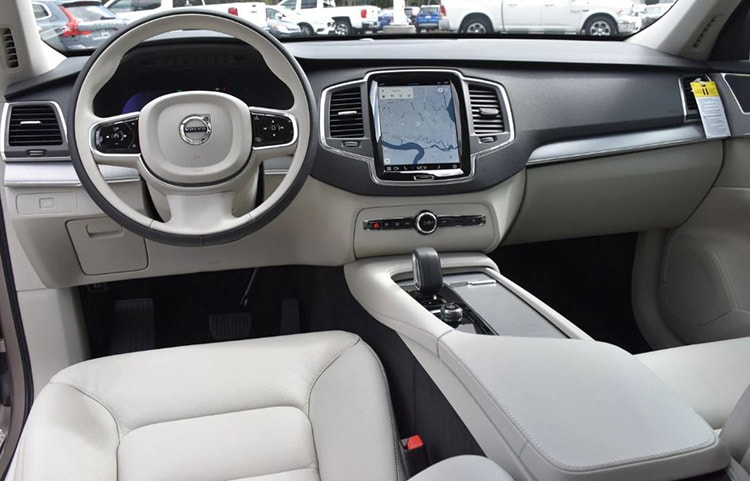 Volvo XC90 dash Hendrick Cars.jpg