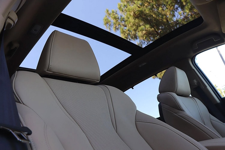Hendrick Cars Acura MDX seats and moonroof blog.jpg
