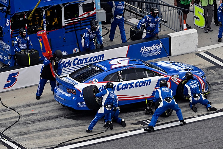 2023 Kyle Larson Hendrick Cars Pit Stop Daytona 500.jpg