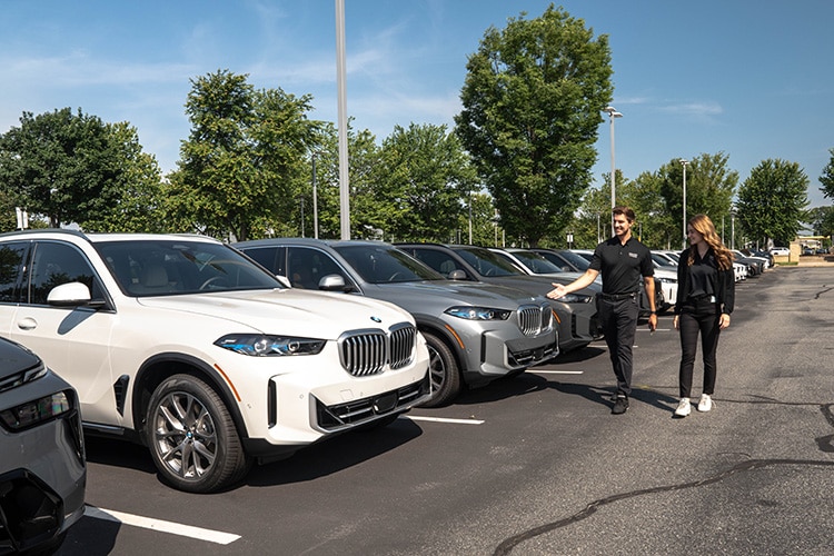 Purchasing%20a%20Vehicle%20Hendrick%20Cars%202.jpg