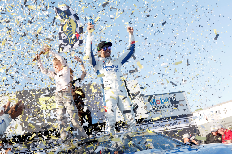 larson_talladega_victory_lane.png