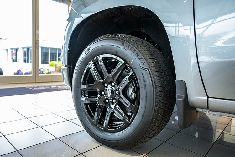2024%20Chevrolet%20Silverado%20Hendrick%20Cars%20wheel.jpg