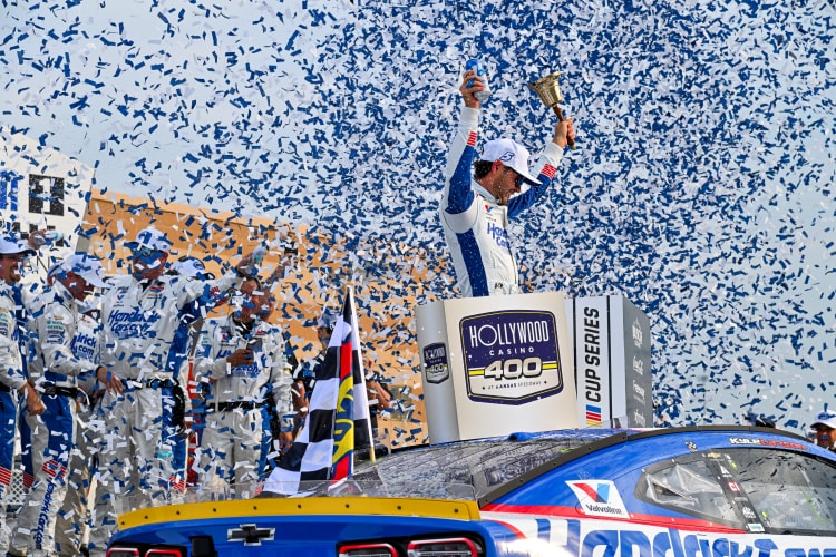 Larson_Kansas_Victory_Lane.png