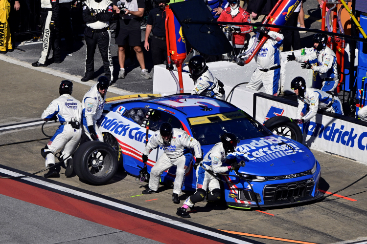 larson_hendrickcars_team.png