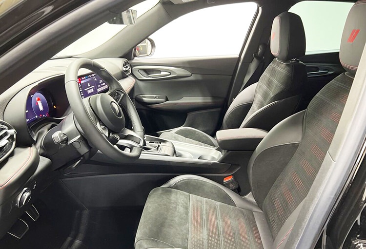 2023 Dodge Hornet front row seating.jpg