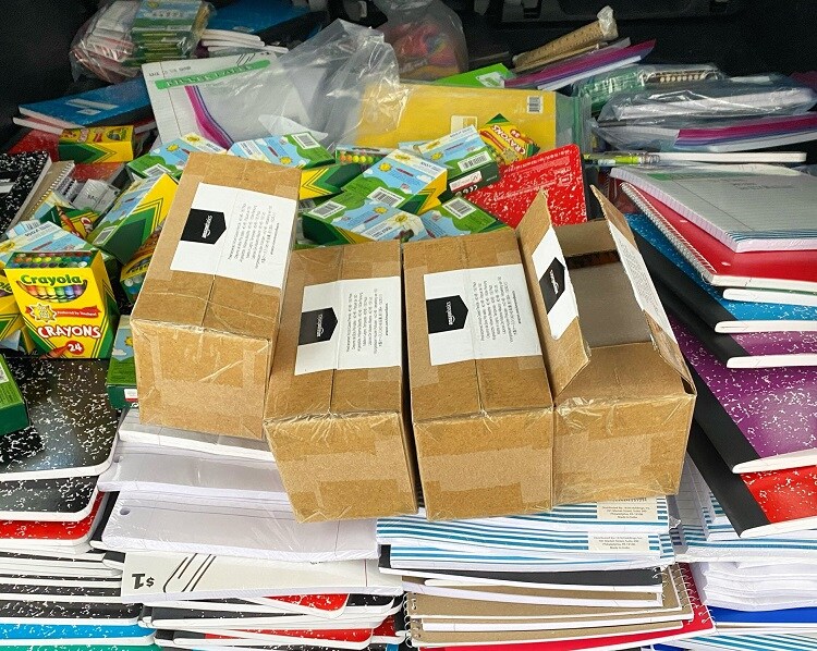 750 × 598