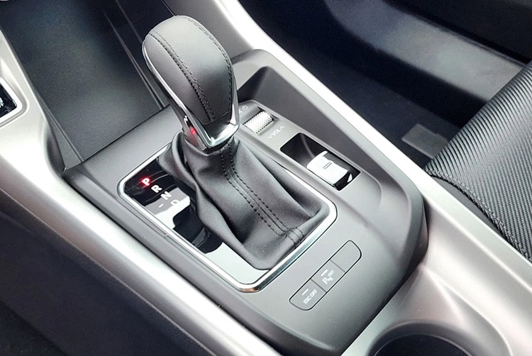 2023 Dodge Hornet Shifter.jpg