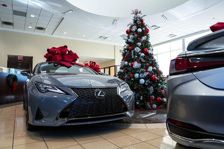 It's the holiday season! The Lexus red bow tradition is worth remembering