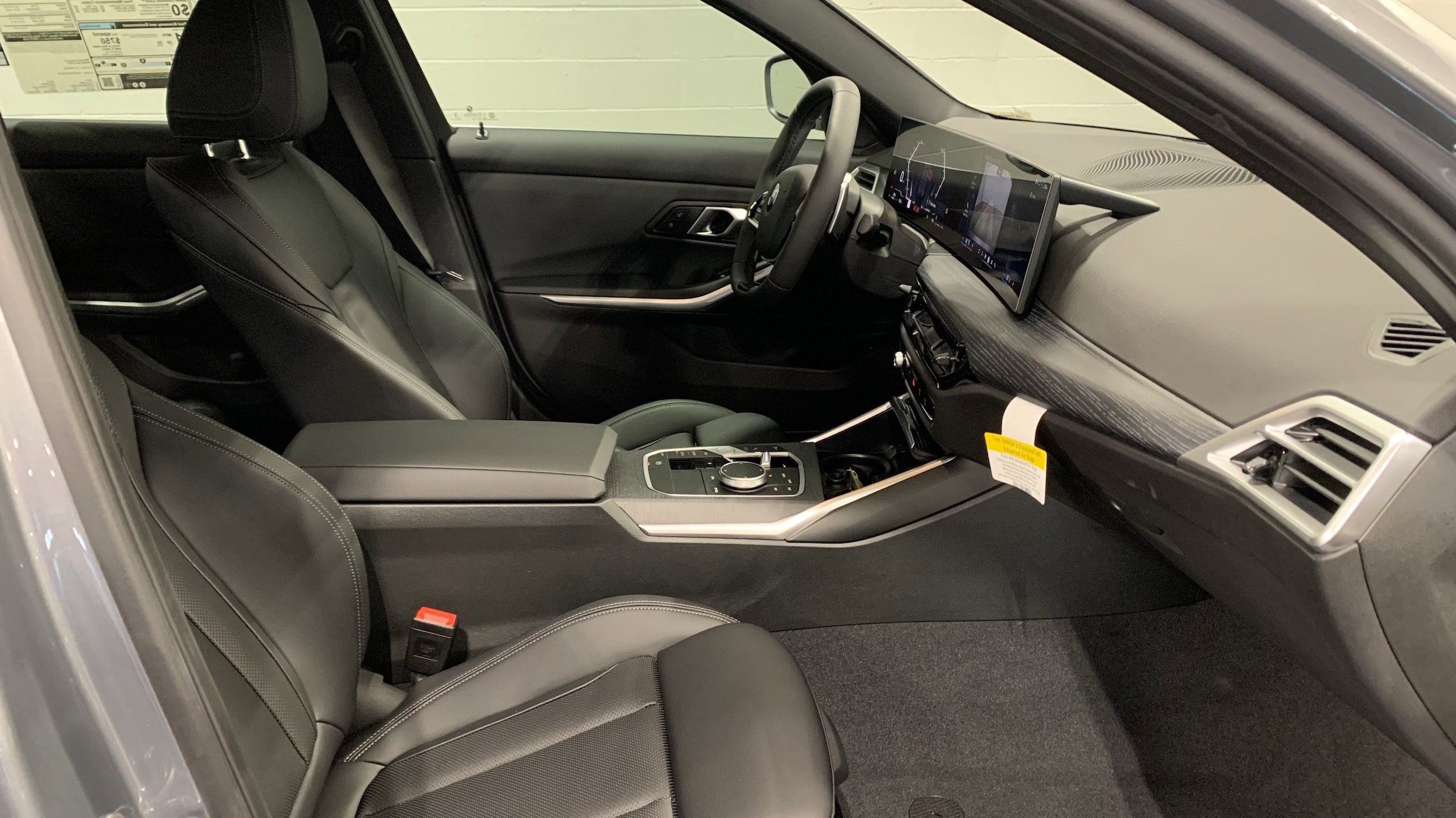 2025 BMW 3 Series 330i photo 3