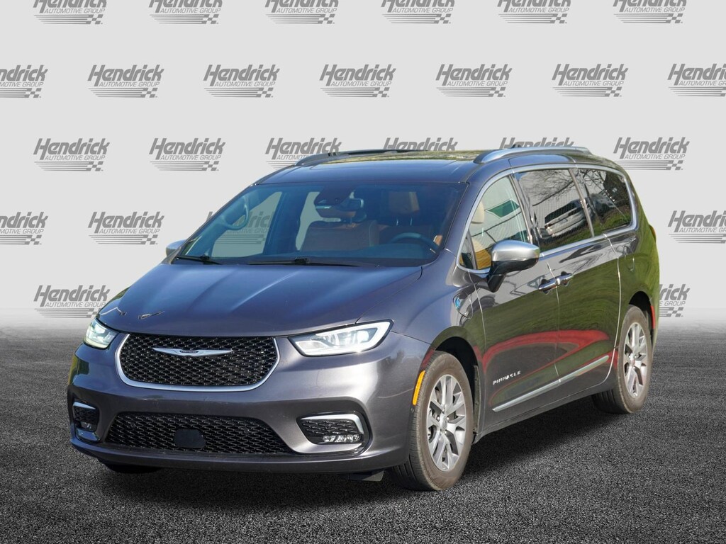 Used 2023 Chrysler Pacifica Hybrid Pinnacle Minivan