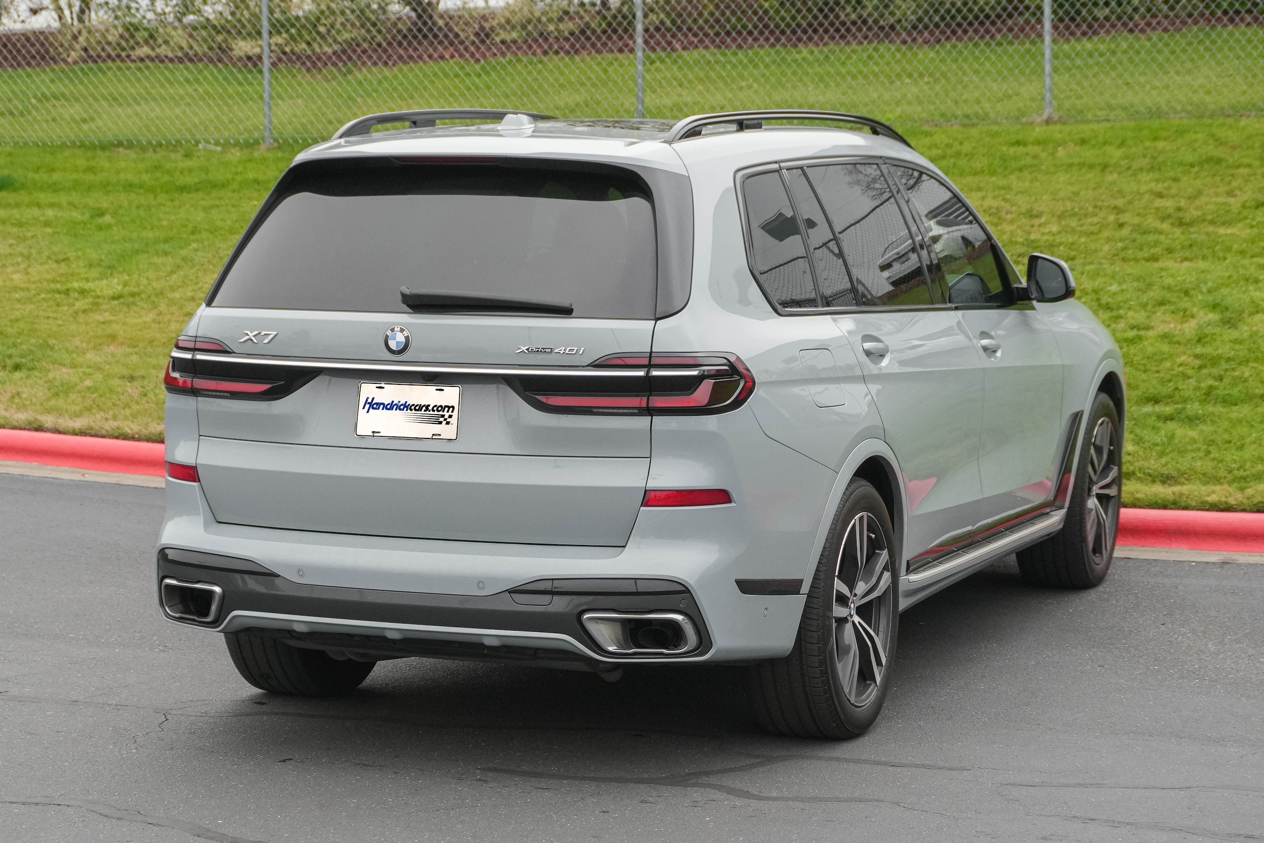 2023 BMW X7 xDrive40i photo 3