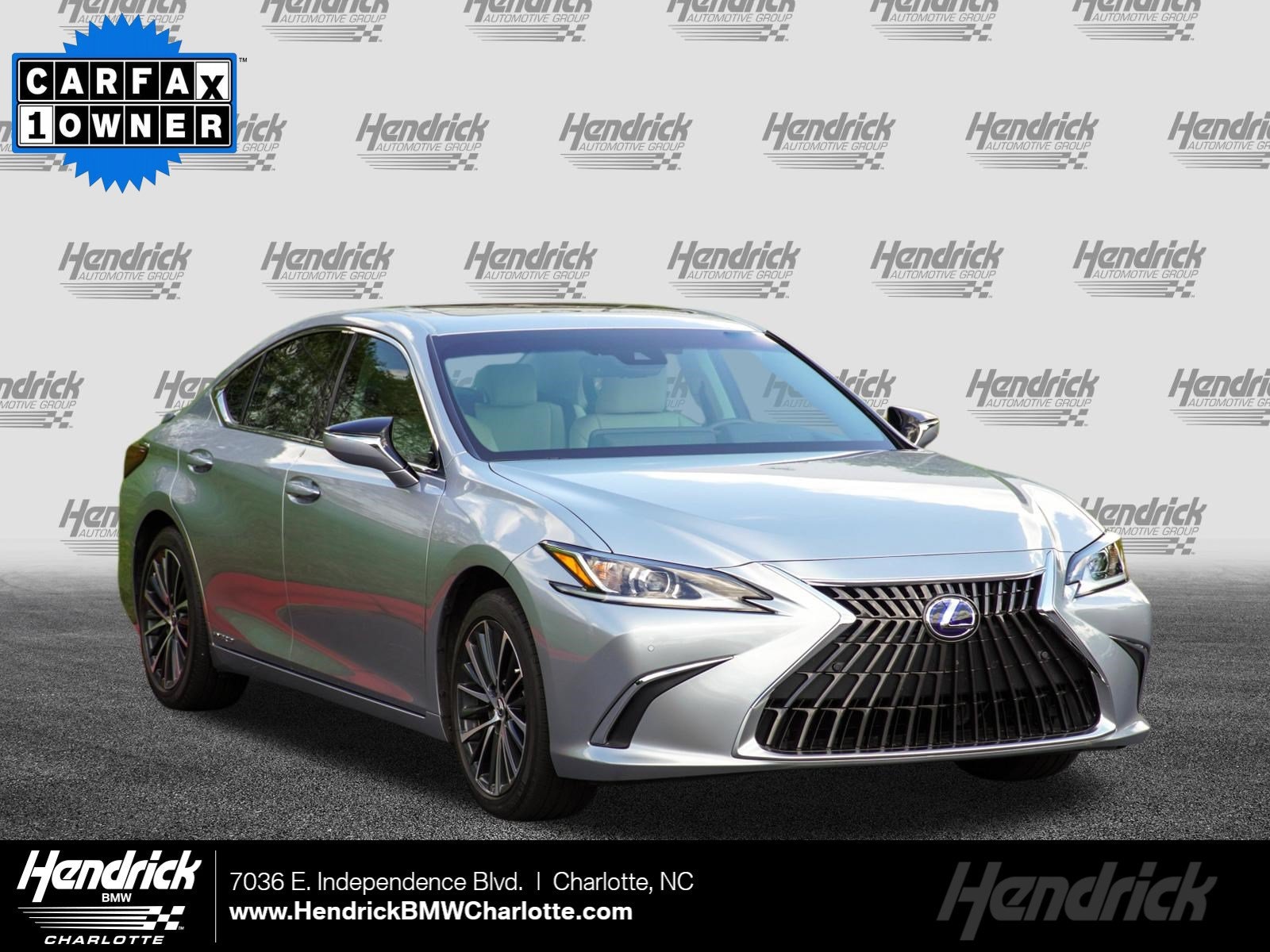 2022 Lexus ES 300h 300h's photo