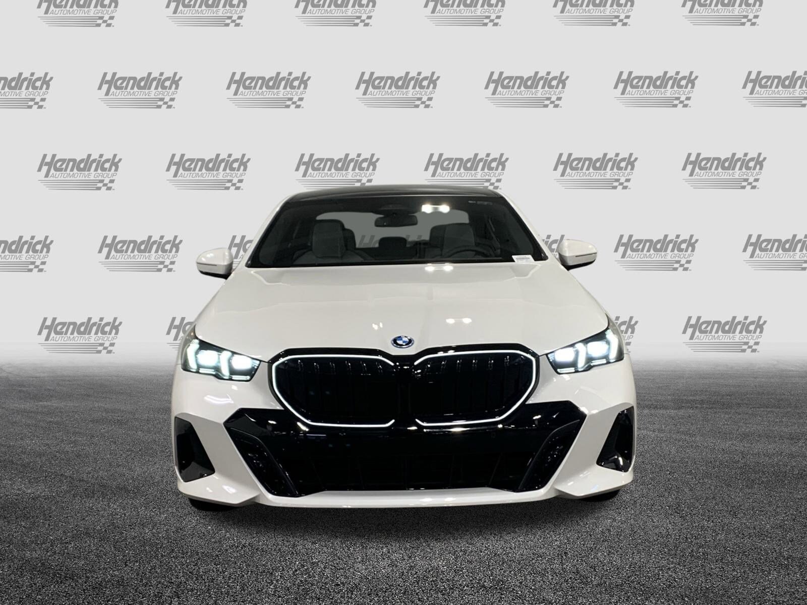 2026 Bmw 550e xDrive photo 2