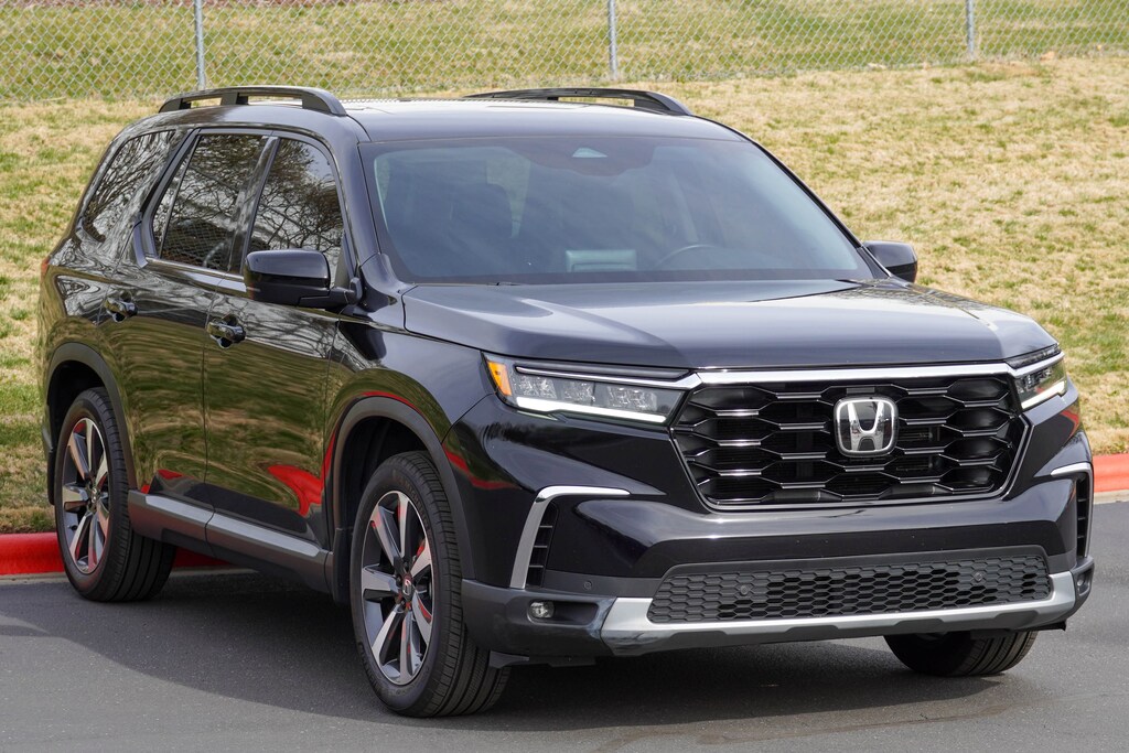 Used 2025 Honda Pilot Touring SUV