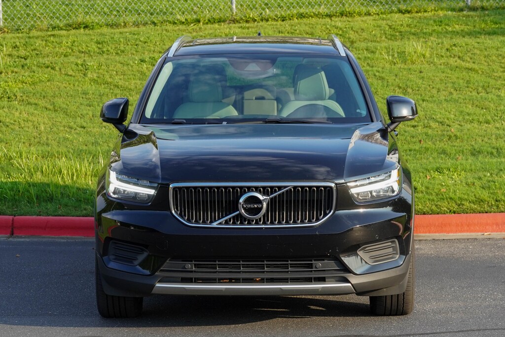 Used 2020 Volvo XC40 Momentum SUV