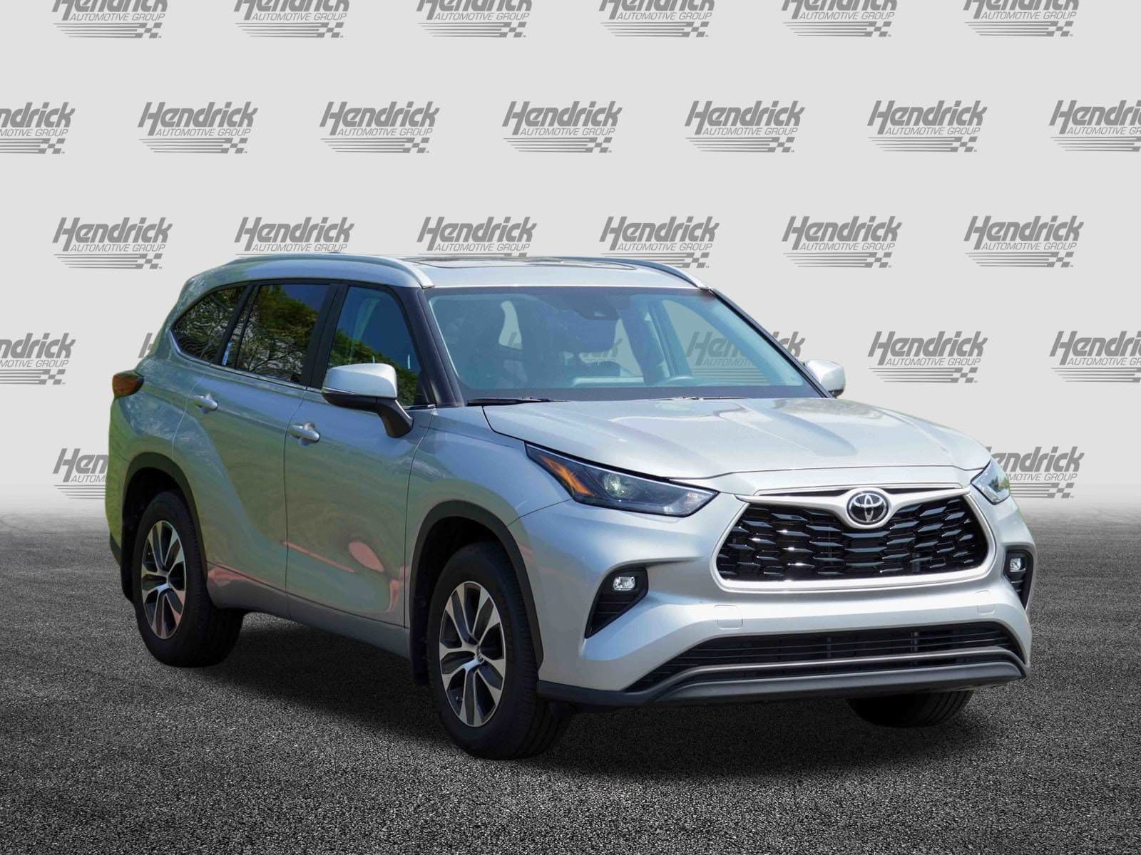 Used 2023 Toyota Highlander XLE with VIN 5TDKDRAH3PS049688 for sale in Charlotte, NC