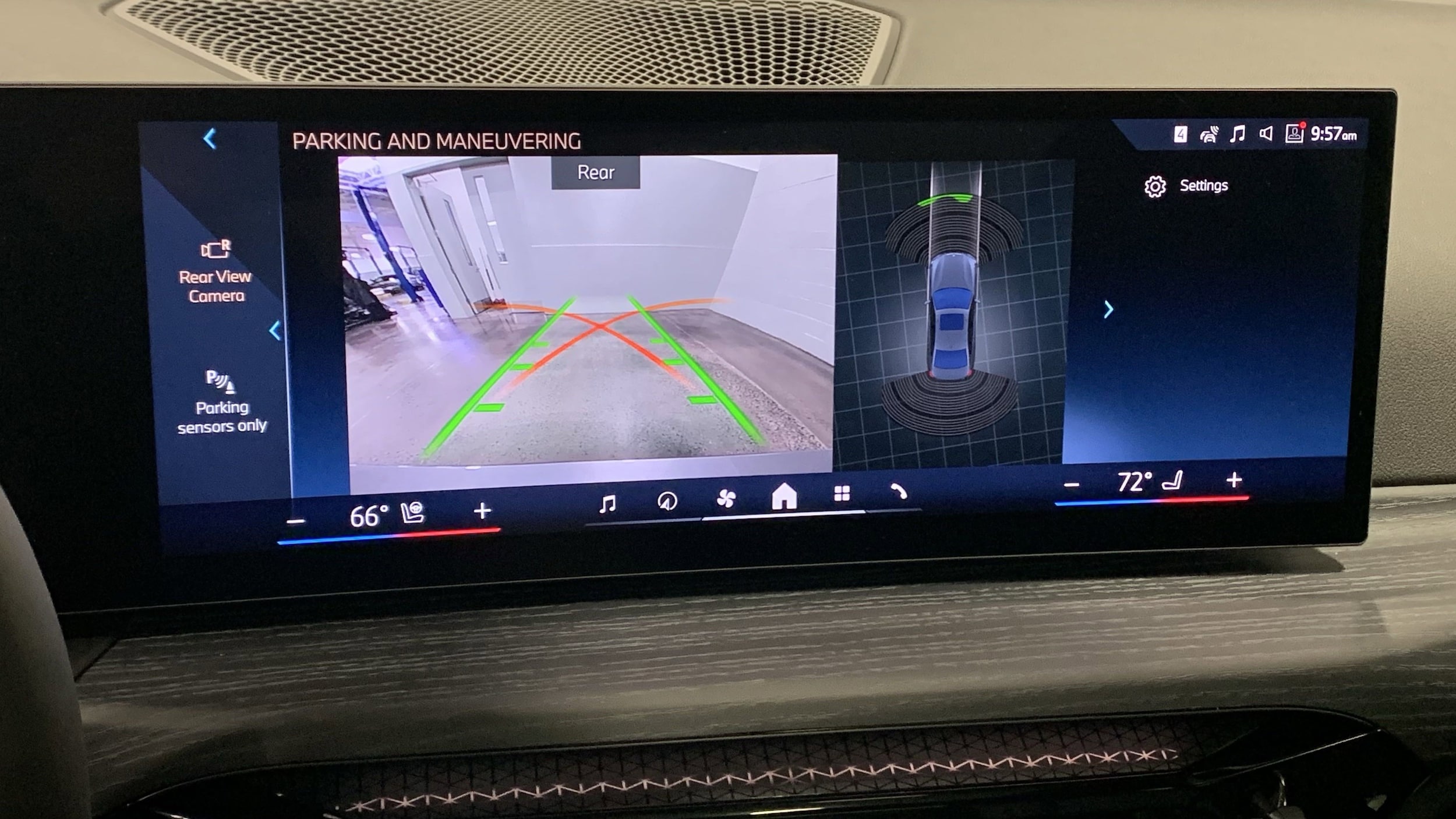 2025 BMW 3 Series 330i photo 4