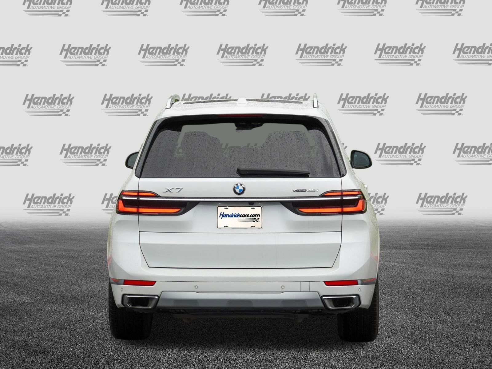 2025 BMW X7 xDrive40i photo 3