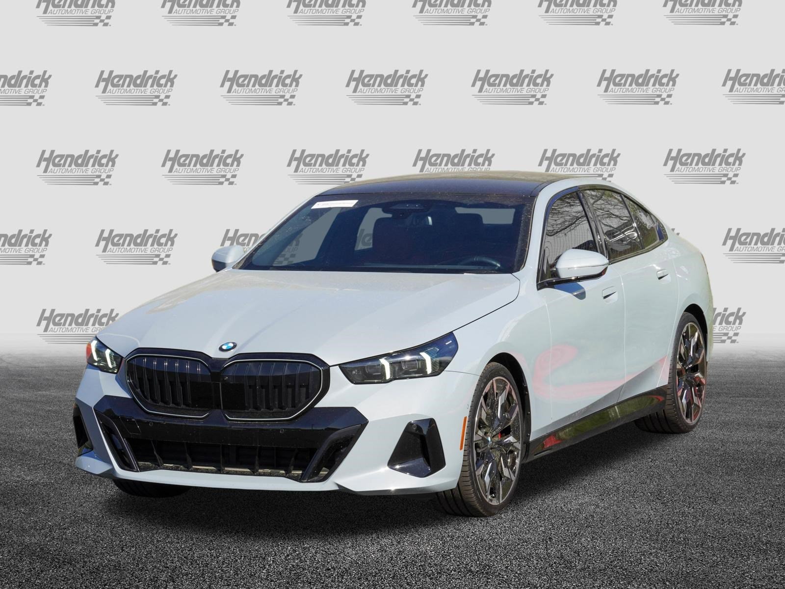 2025 BMW 5 Series 530i xDrive photo 4