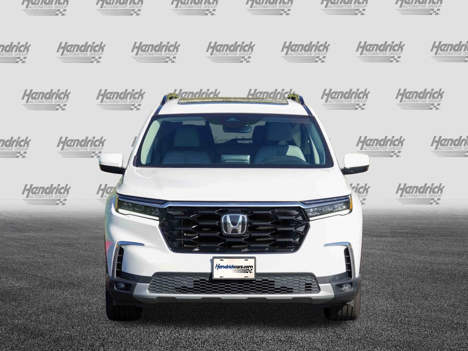 2023 Honda Pilot Touring photo 2