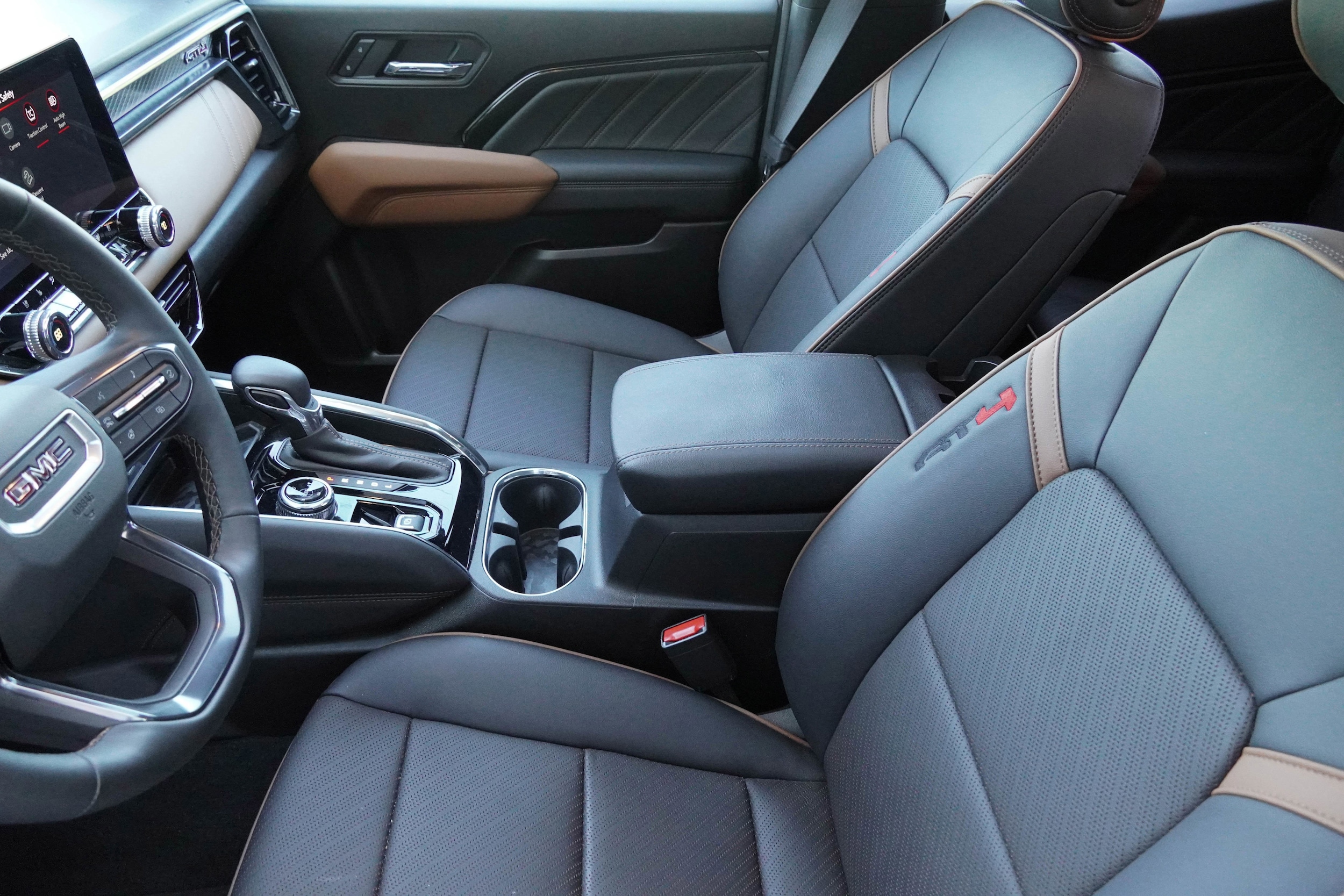 2025 GMC Canyon 4WD AT4 photo 6